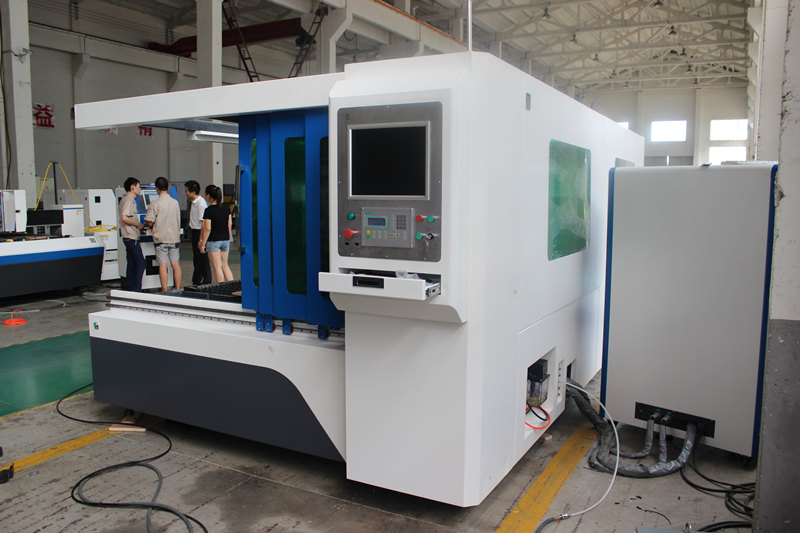 Produttore della Cina della tagliatrice del laser della lamiera sottile di IPG 700w